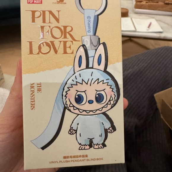 Labubu Pin for Love ? (Unopened) - Picture 3 of 3